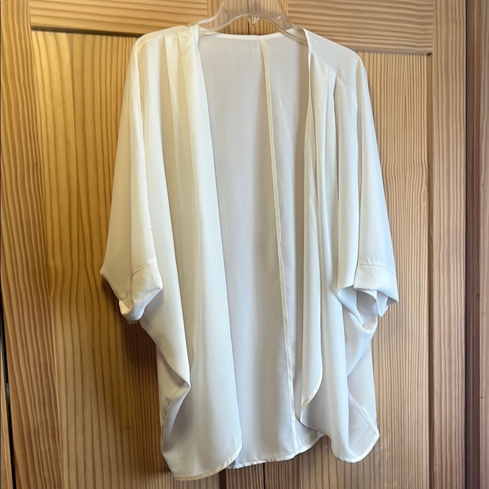 🍒 🍒 Elegant Cream Kimono Cardigan